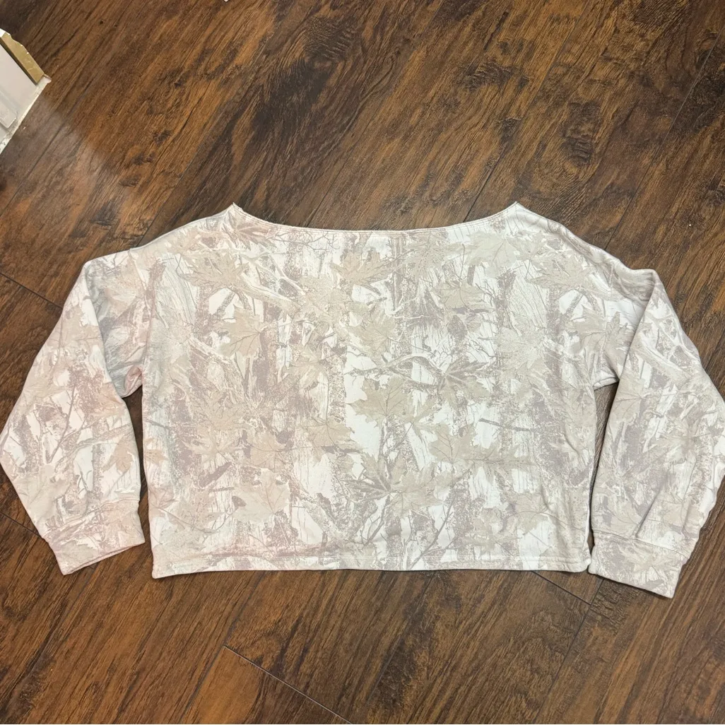 Hollister crewneck - Image 2