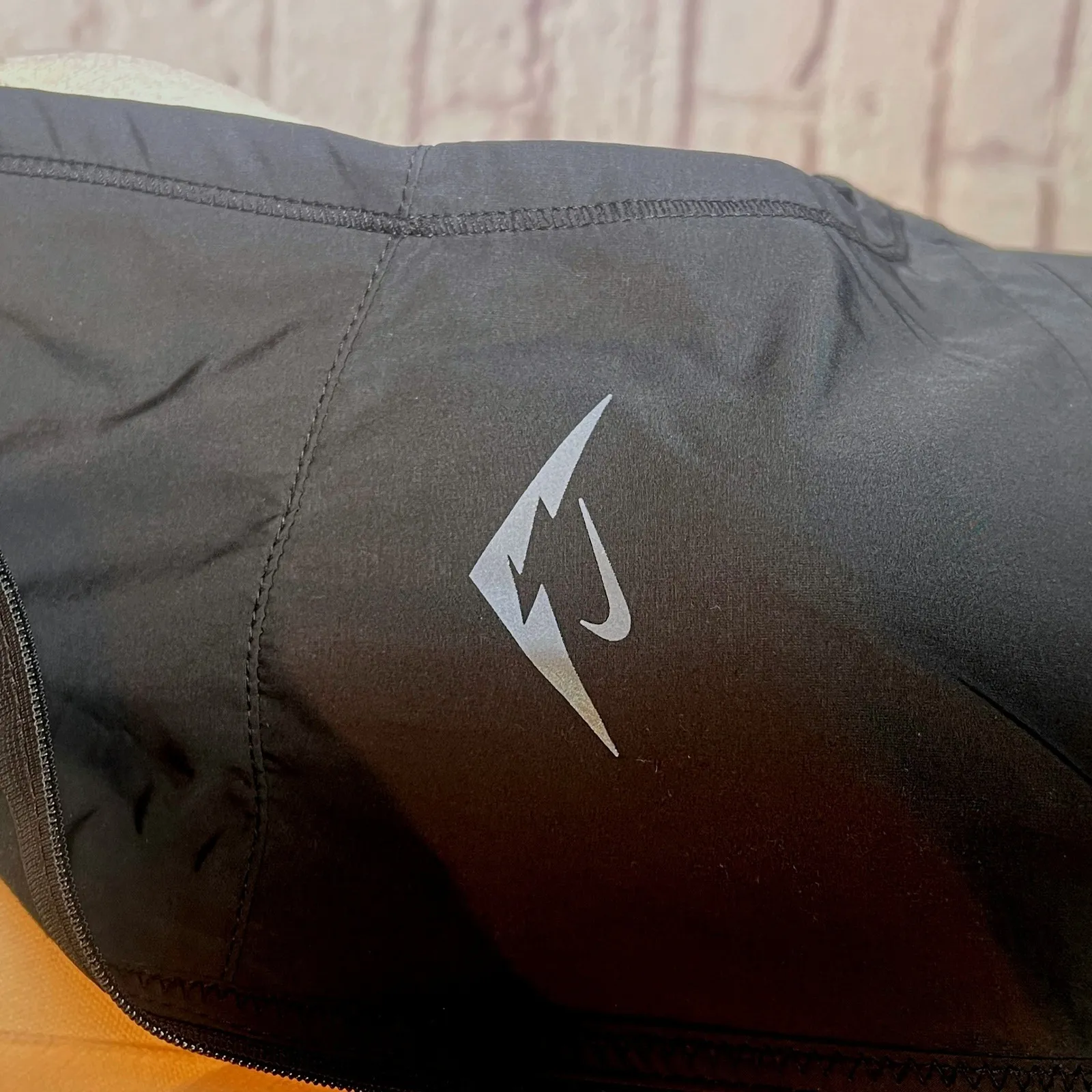 Nike Women's XS Black Trail Running Vest Polyester Zip Pockets Cleanfit Sport - Image 2