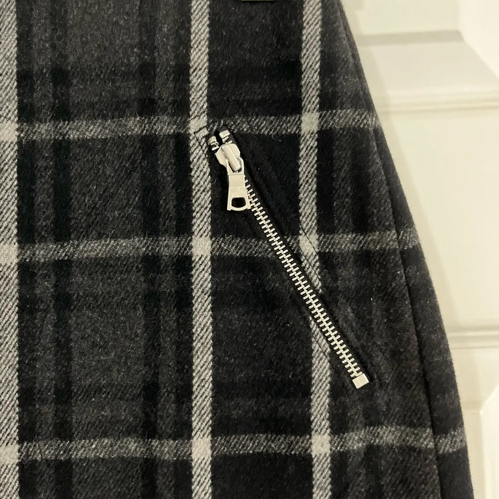 GAP Black Plaid Mini Skirt Sz 0 - Image 3