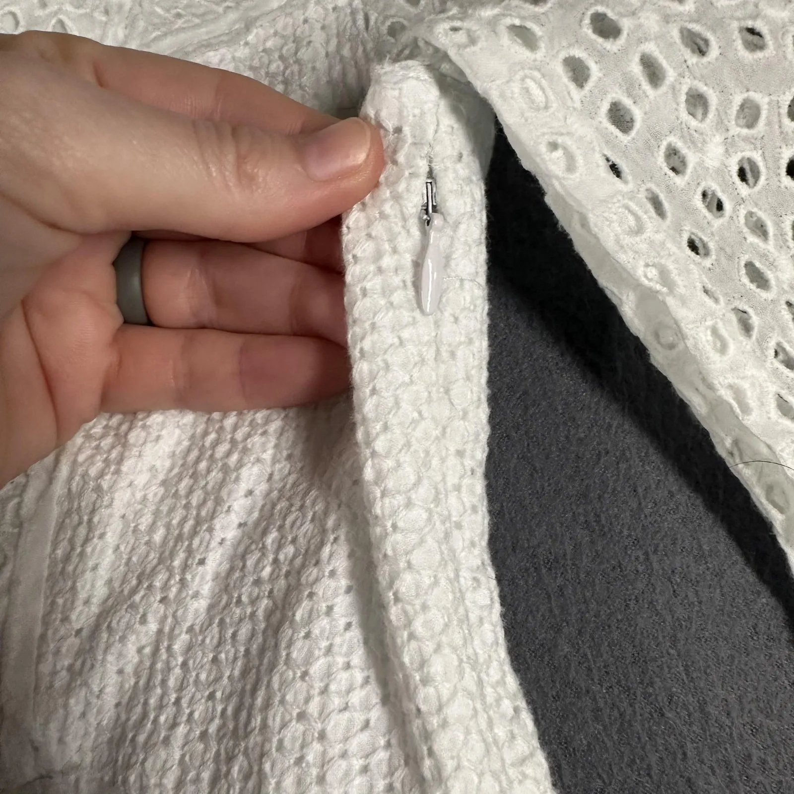 BCBGMAXAZRIA Darcy Dress Womens 0 White Lace Sheath 3/4 Bell Sleeve V Neck - Image 10