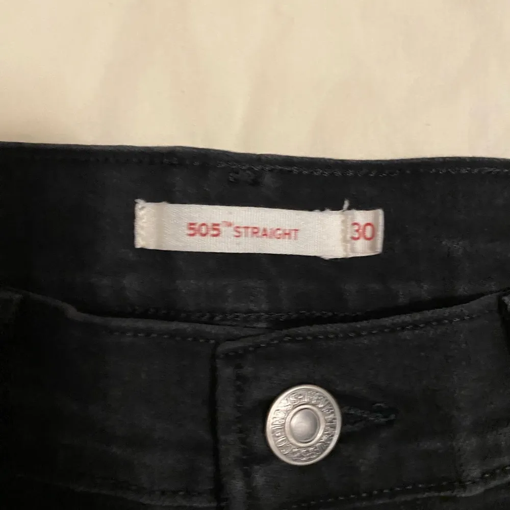 Levi's‎ 505 Straight Black Denim Mid Rise Full Length Skinny Jeans Size 30 EUC - Image 4
