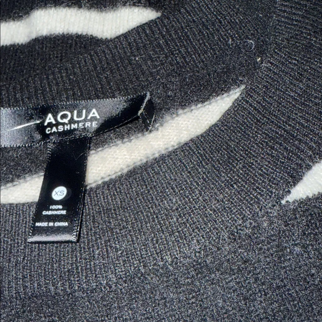 NWOT Aqua  100% Cashmere Black Crewneck Striped Amore Sweater XS Oversize - Image 6