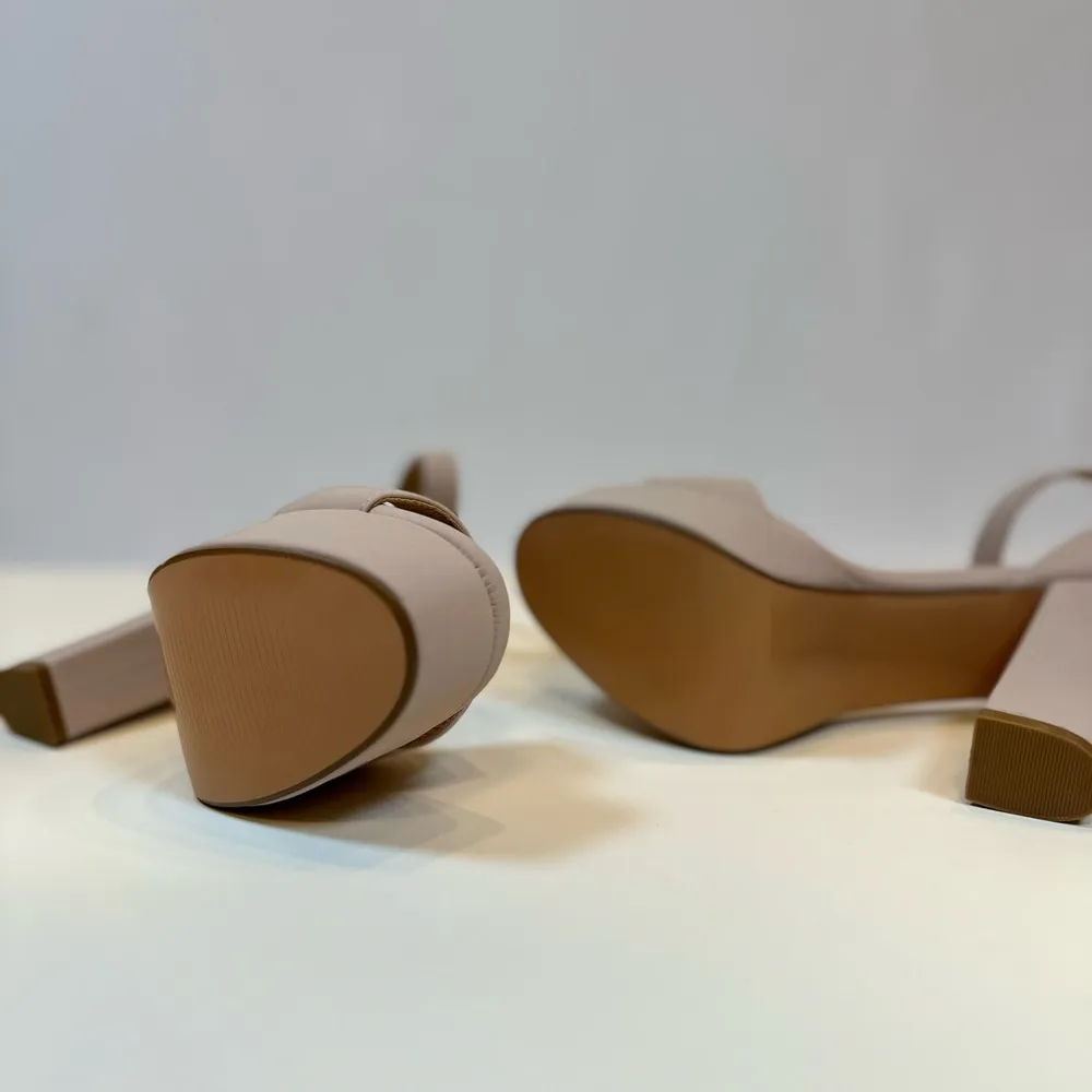 Cream Platform Heels with Ankle Strap 1 inch platform 4.5 inch heel. Size 7 - Image 3