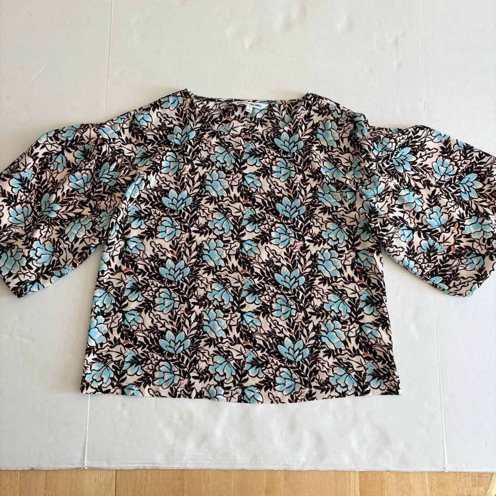 Elizabeth and James Floral Print Blouse Top Size S Blue Black bubble sleeve - Image 4