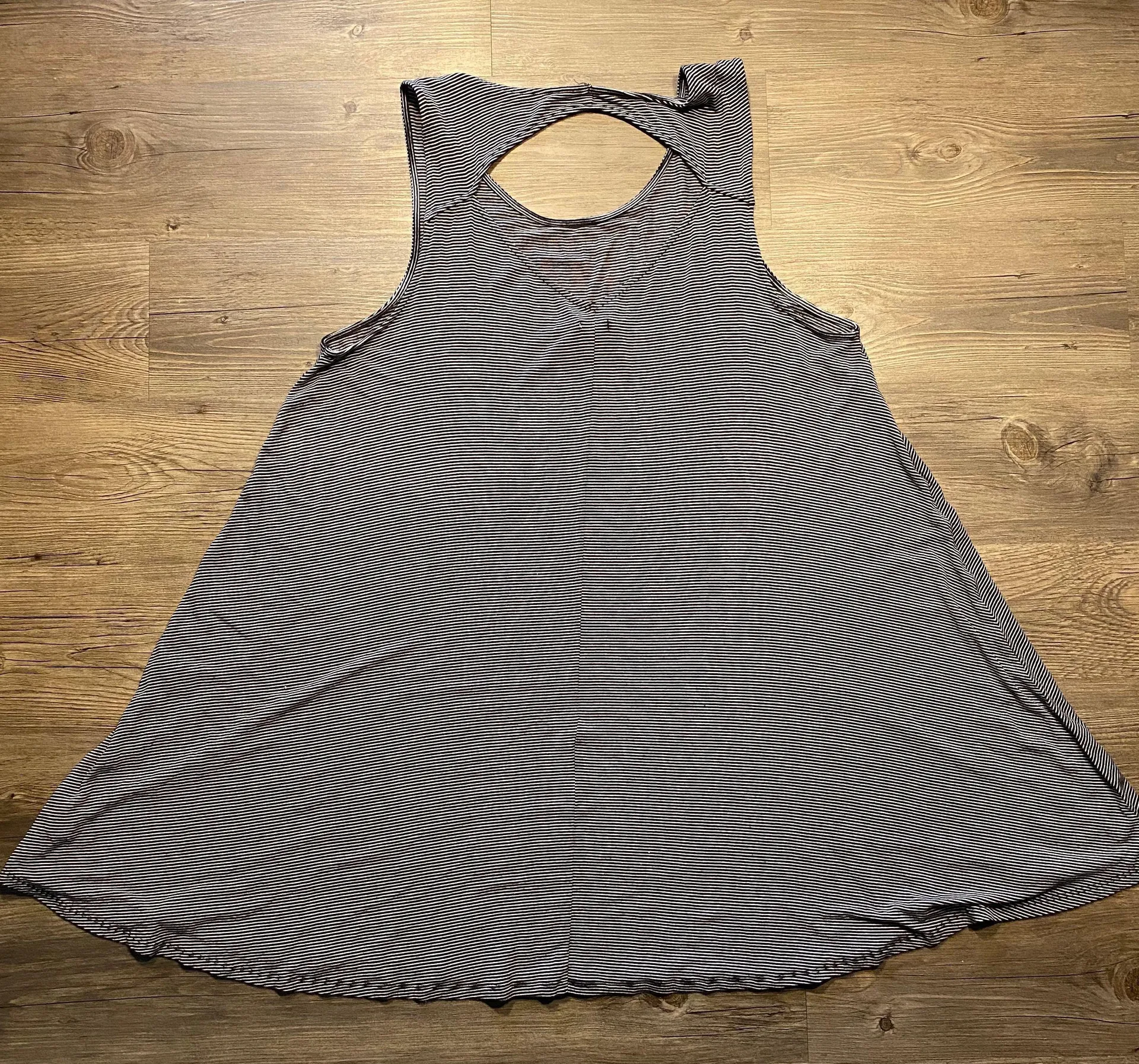 Sleeveless Open Back Shift Dress - Image 3