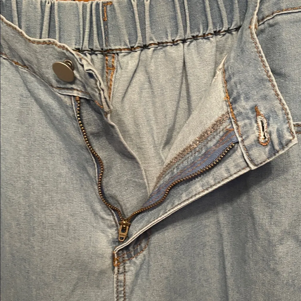 🐶🐶🐶BOGOHO 🐶🐶🐶Light Blue Women's Chambray Jeans with Ruffle Hem Size 10 - Image 10