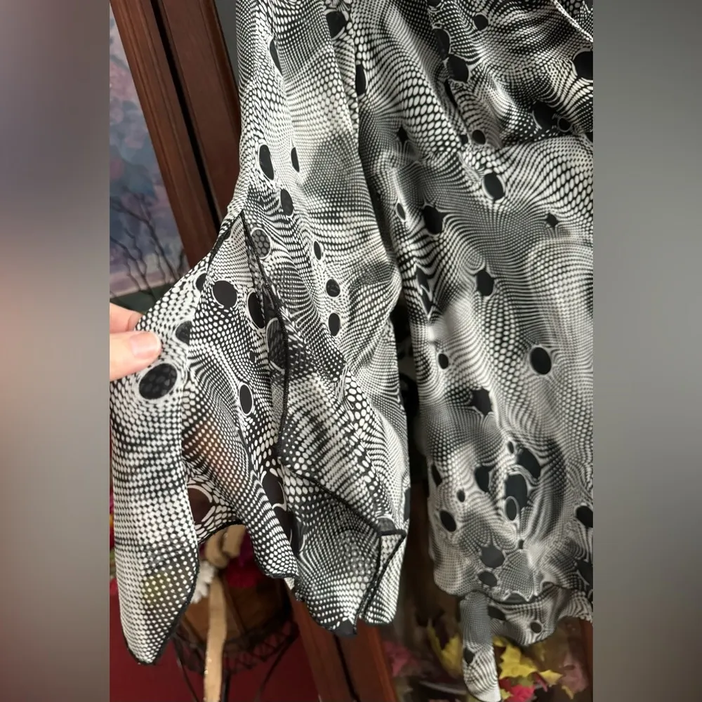 Hot Kiss Beautiful Blouse with black inside lining - Image 2