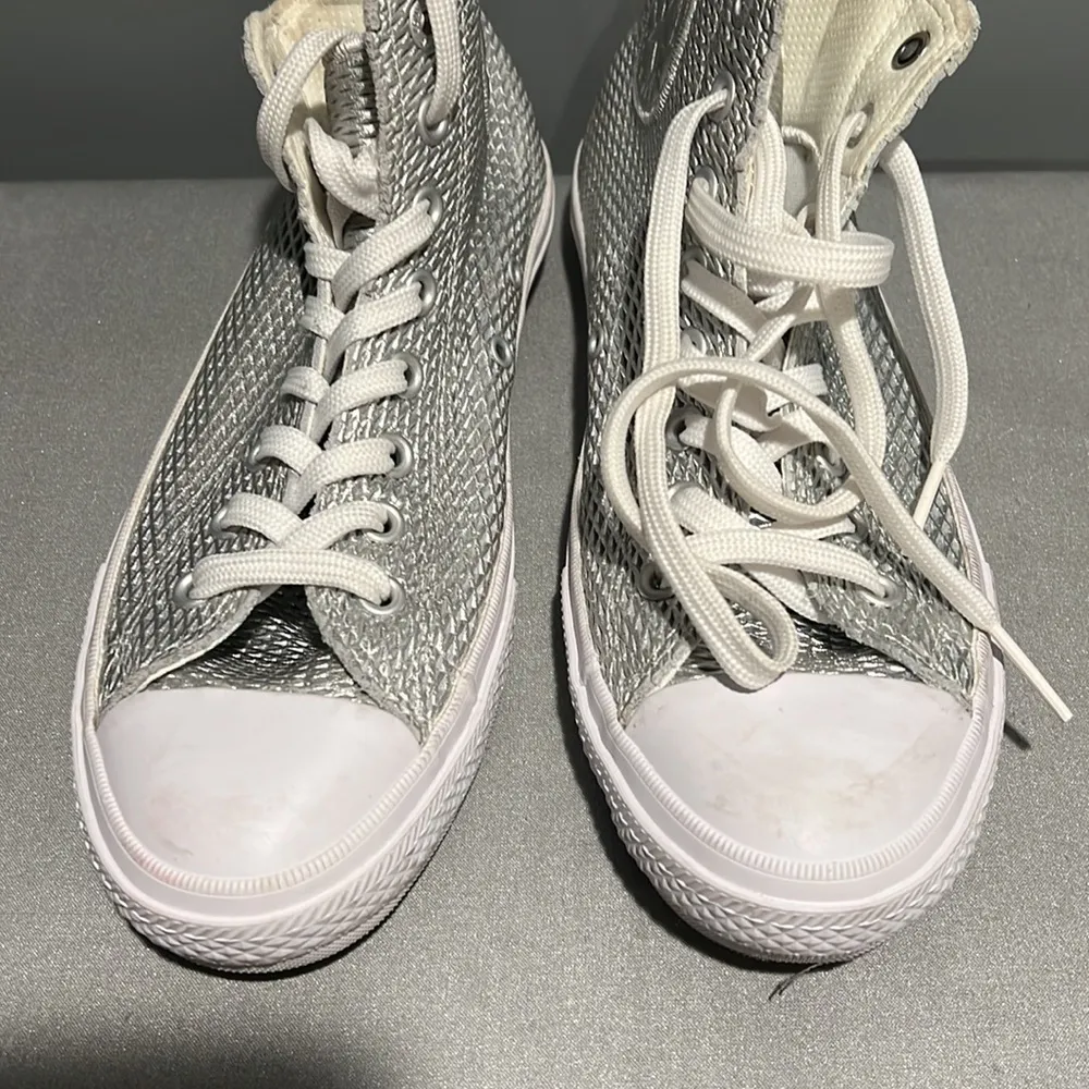 Converse Wmns Chuck Taylor All Star 2 High 'Perforated Metallic Silver' . Size 9 - Image 6