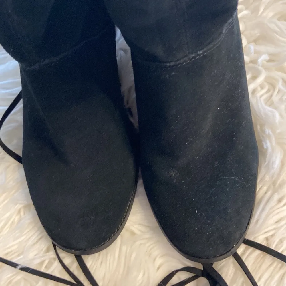 TOMS BOOTS SIZE 11 EXCELLENT CONDITION COLOR BLACK HEEL 3” STABLE LEATHER - Image 7