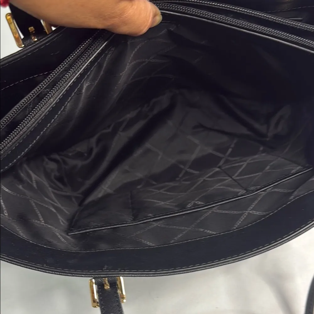 Michael Kors Black Tote Bag with Structured Design - Image 7