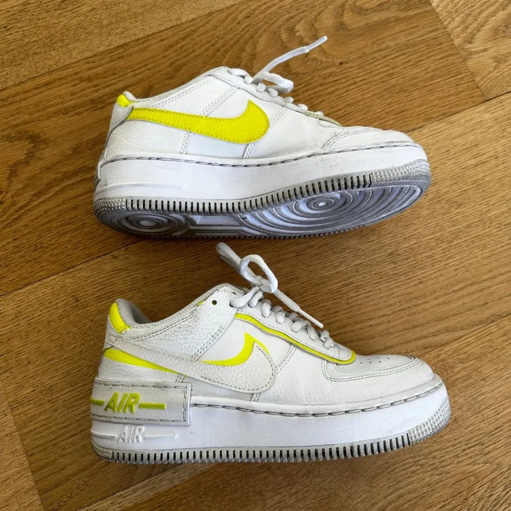 Nike  AF1 Shadow Sneakers in White & Lemon Venom - Image 2