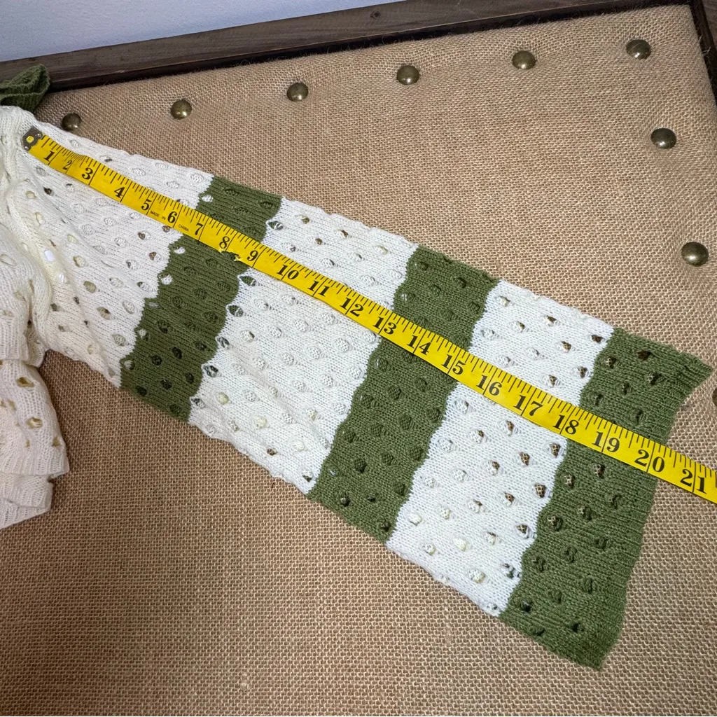 Women’s Cream and Green Star Cropped Sweater Size small - Image 3