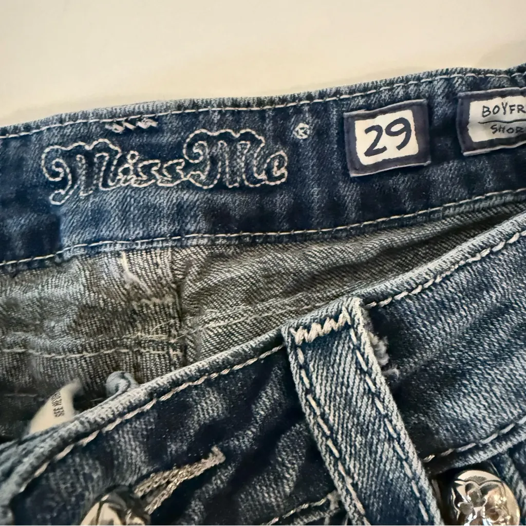 Miss Me Y2K Boyfriend Bermuda Shorts Size 29 Embroidered Big Stitch - Image 2