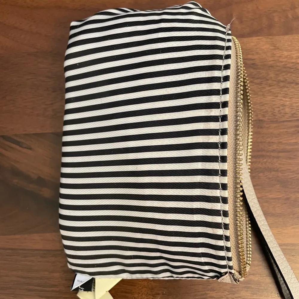 Kate Spade Wristlet with two zippers - Image 5