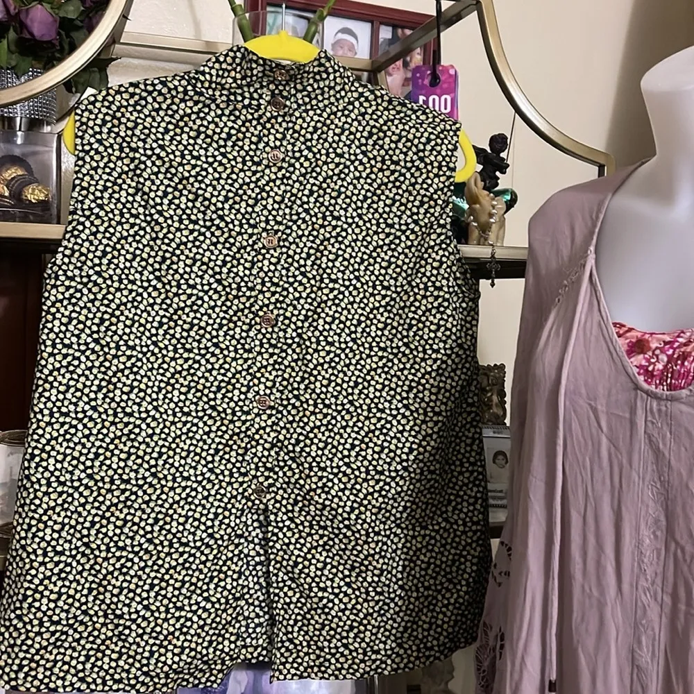 Buru Mod Top Yellow Roses Floral Sleeveless Gold Buttons Mock Neck - Image 2