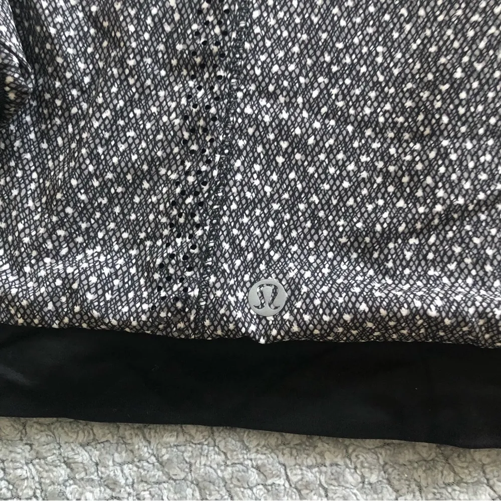 Lululemon Hit It Jacket frozen frizz size small - Image 6