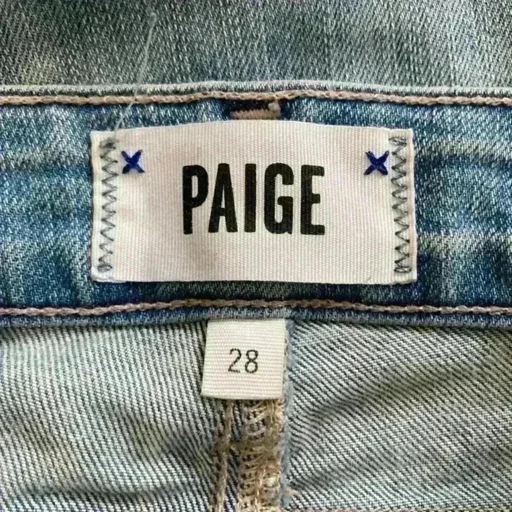 Paige light wash distressed verdugo ankle shade-b jeans in size 28 - Image 5