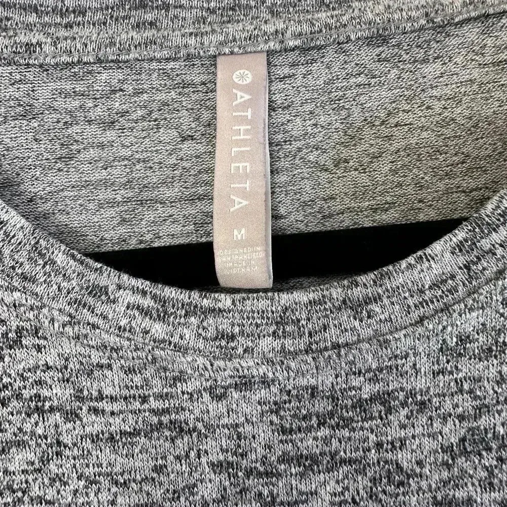 Athleta long sleeve crew neck pull on shirt size M - Image 3