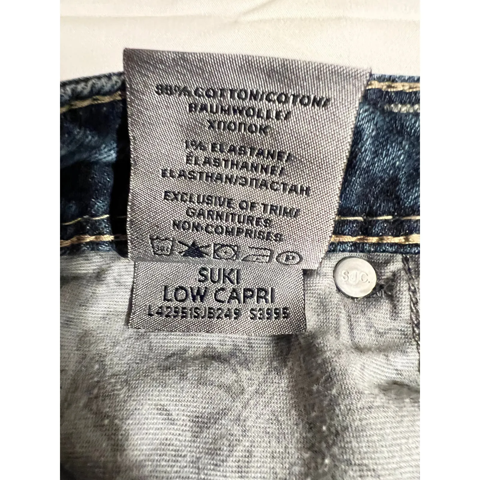 Silver‎ Jean Co. Suki Low Blue Jean Capris Decorative Brads and Fastener W26 - Image 9