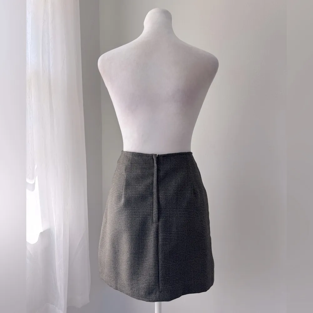 XOXO Grayish Brown Plaid Houndstooth Print Mini Skirt - Image 7