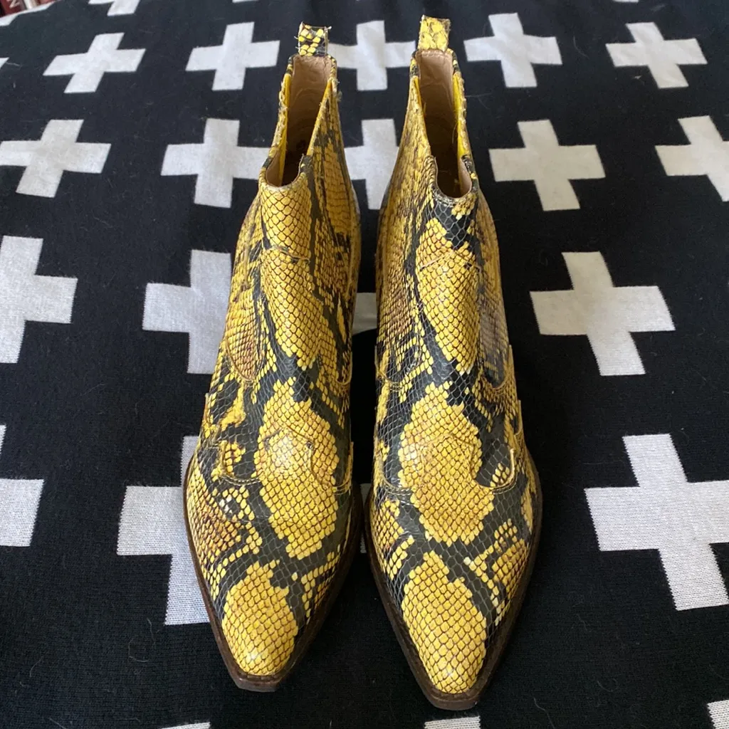 Sam Edelman yellow snakeskin boots. / booties reptile size 10 - Image 7