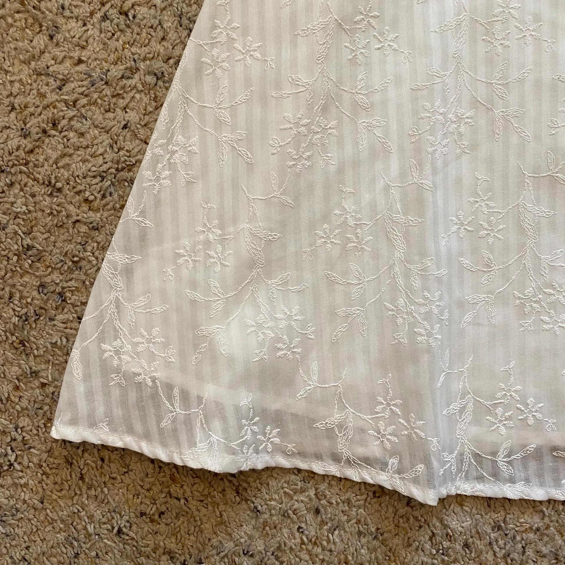 ‼️ Soft Mention Puff Sleeve Mini Dress in White Floral‼️ - Image 6