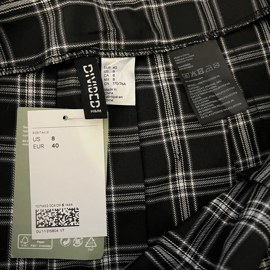 Divided black and white pleated plaid mini skirt - Image 3