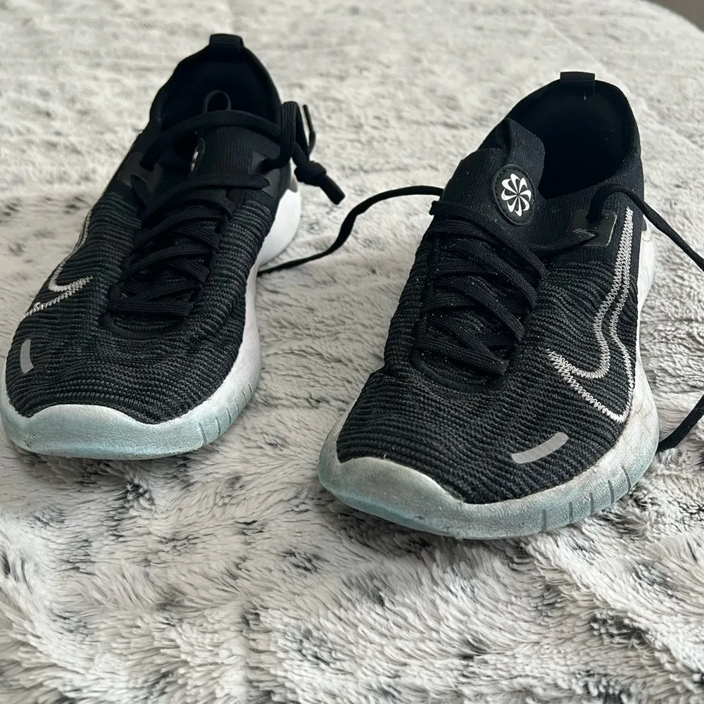 Nike Black and White Sneakers - Image 2