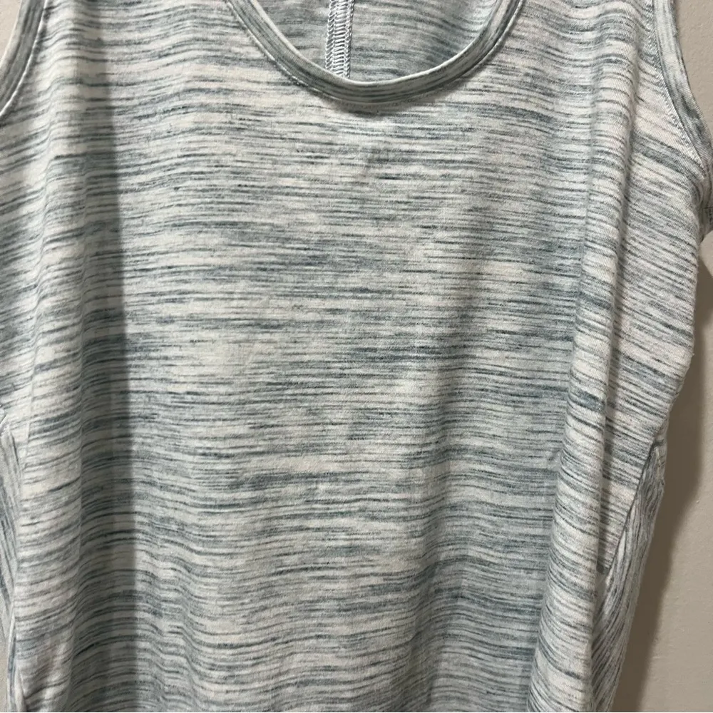 Athleta Essence Twist Front Athletic Tank Top Size Medium Spacedye Blue Heather - Image 6