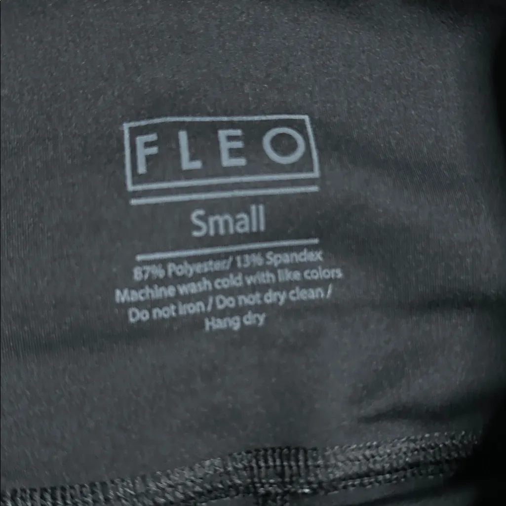 Fleo Set Isla Sports Bra And Double Take 4" High Rise Shorts Black White Small - Image 9