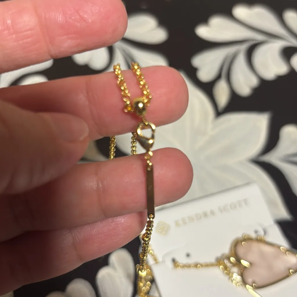 KENDRA SCOTT ANSLEY HEART GOLD LONG PENDANT NECKLACE IN Gold Rose Quartz - Image 8