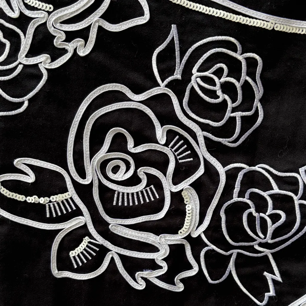 White House Black Market Black Pencil Skirt Textured White Floral Design Sequins - Image 3