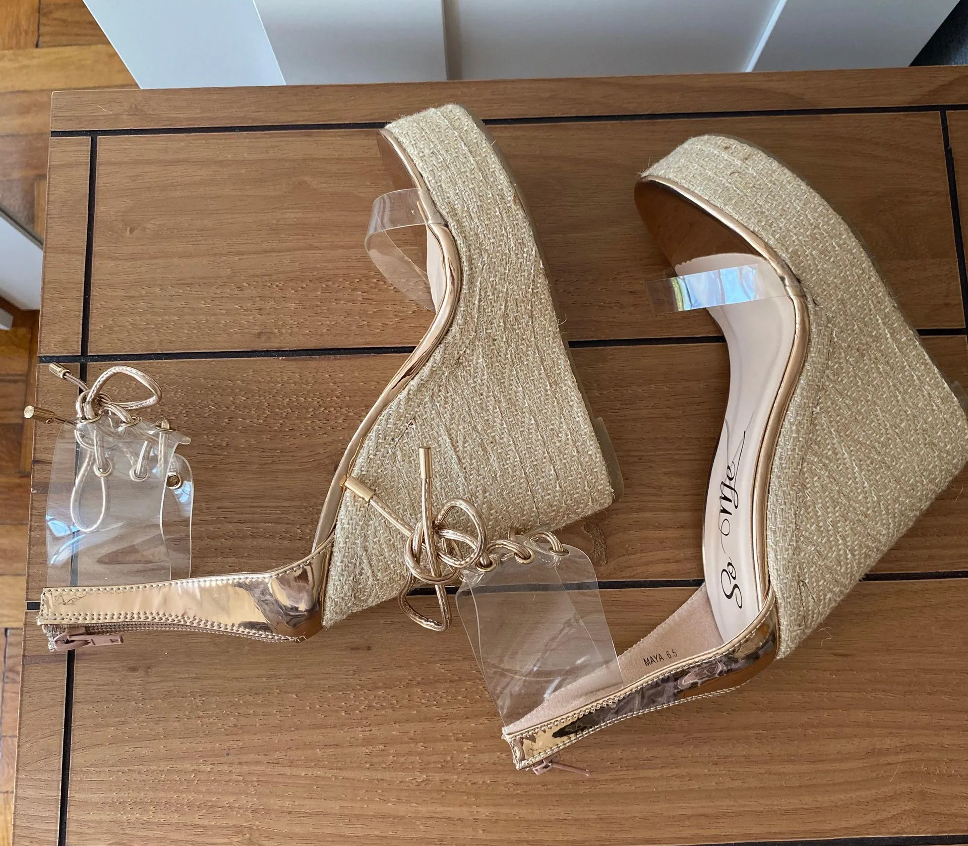 So Me Knotted and Strappy platform wedges size 6.5 Gold - Image 5