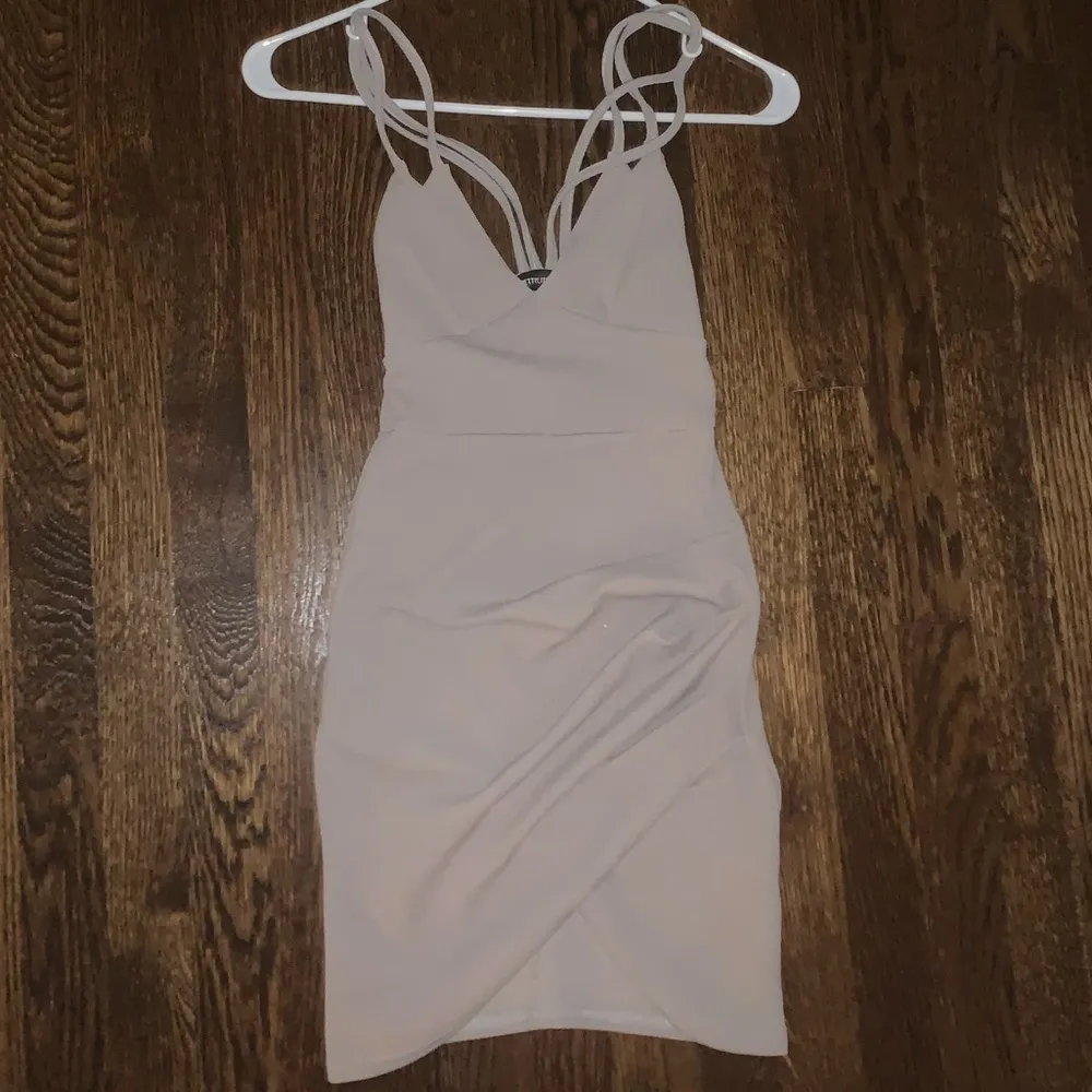 Pretty Little Thing lavender dress - Size US 0 - Image 2