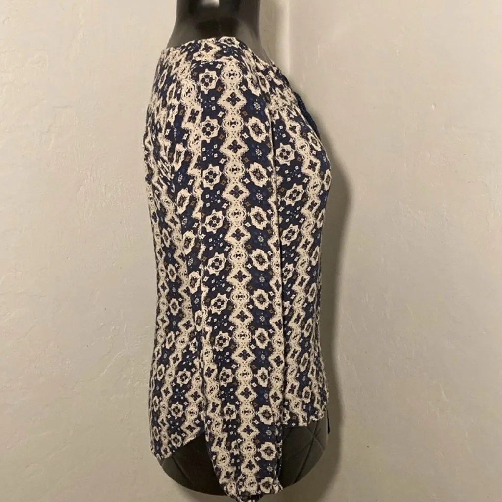 Lucky Brand Boho Navy and Cream Geometric Blouse - Image 9