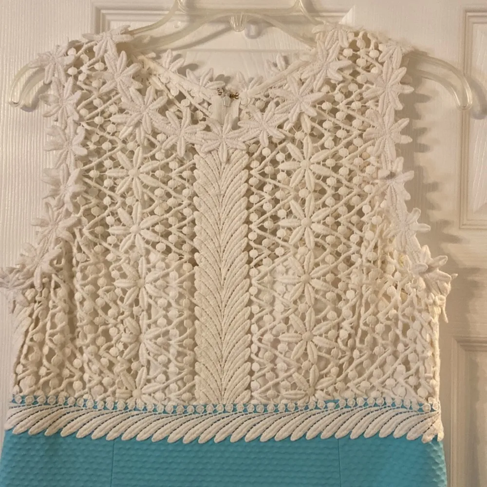 Lilly Pulitzer Dress size 8 color white and aqua blue so beautiful length 34” - Image 3