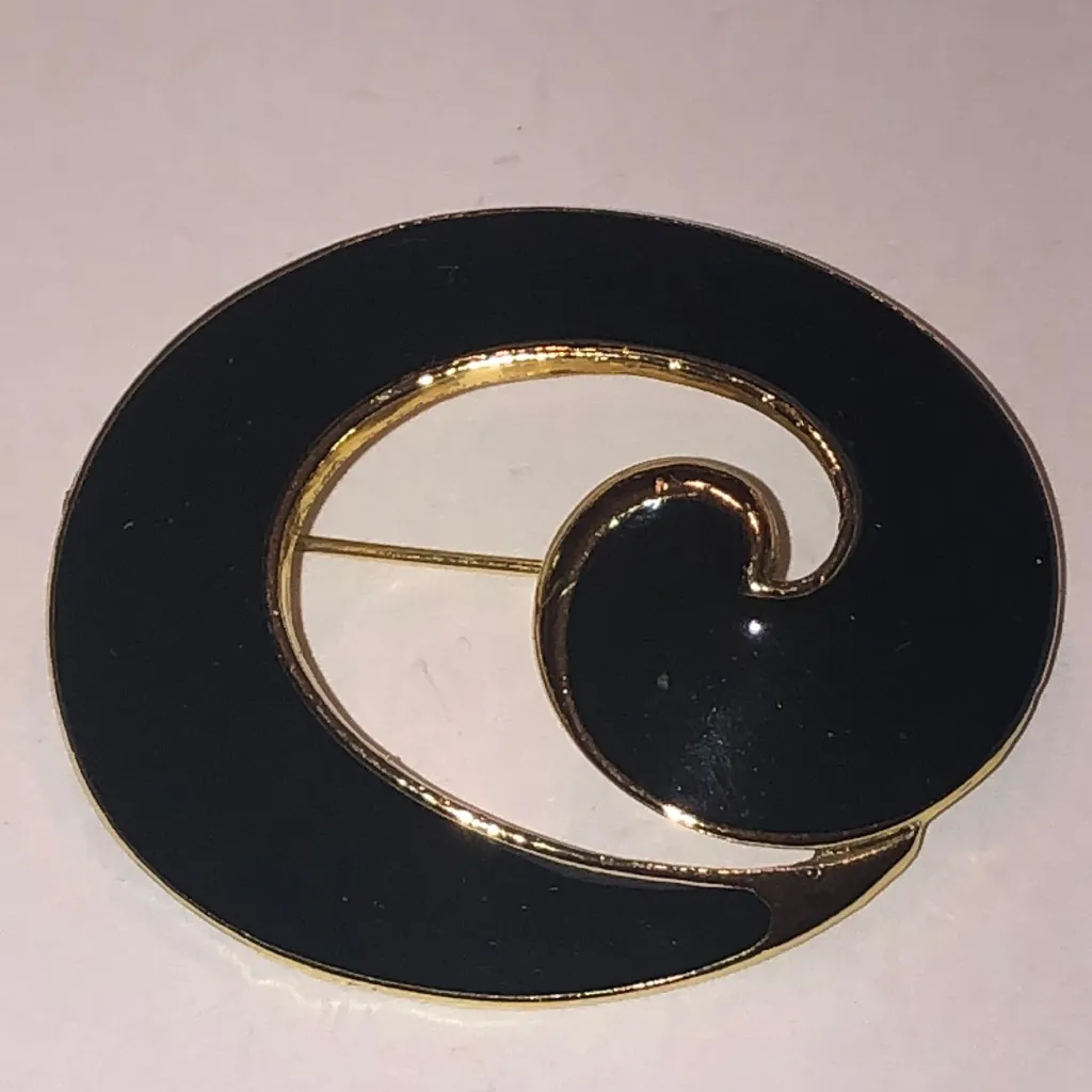 Elegant Vintage Black Enamel and Gold Tone Retro Swirl Brooch - Image 2