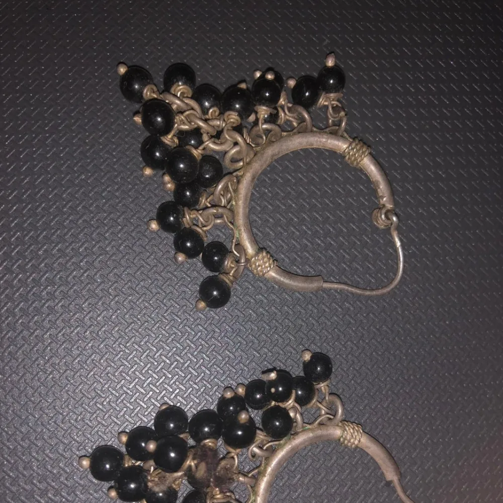 Vintage Black Bead Dangle Earrings - Image 2