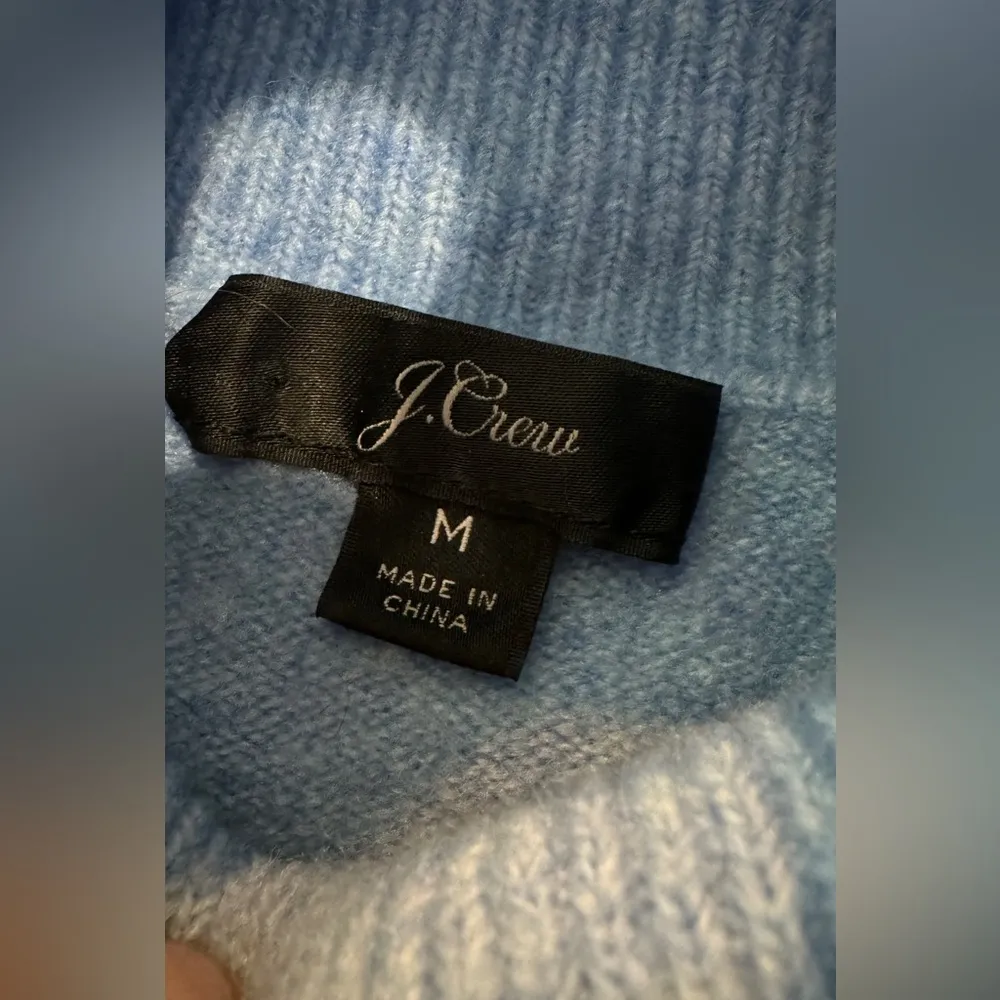 J crew Turtleneck sweater with side slits in Supersoft yarn blue size medium - Image 3