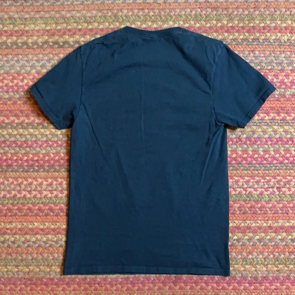 Polaroid  BLACK RAINBOW CAMERA LOGO GRAPHIC TEE - Image 3