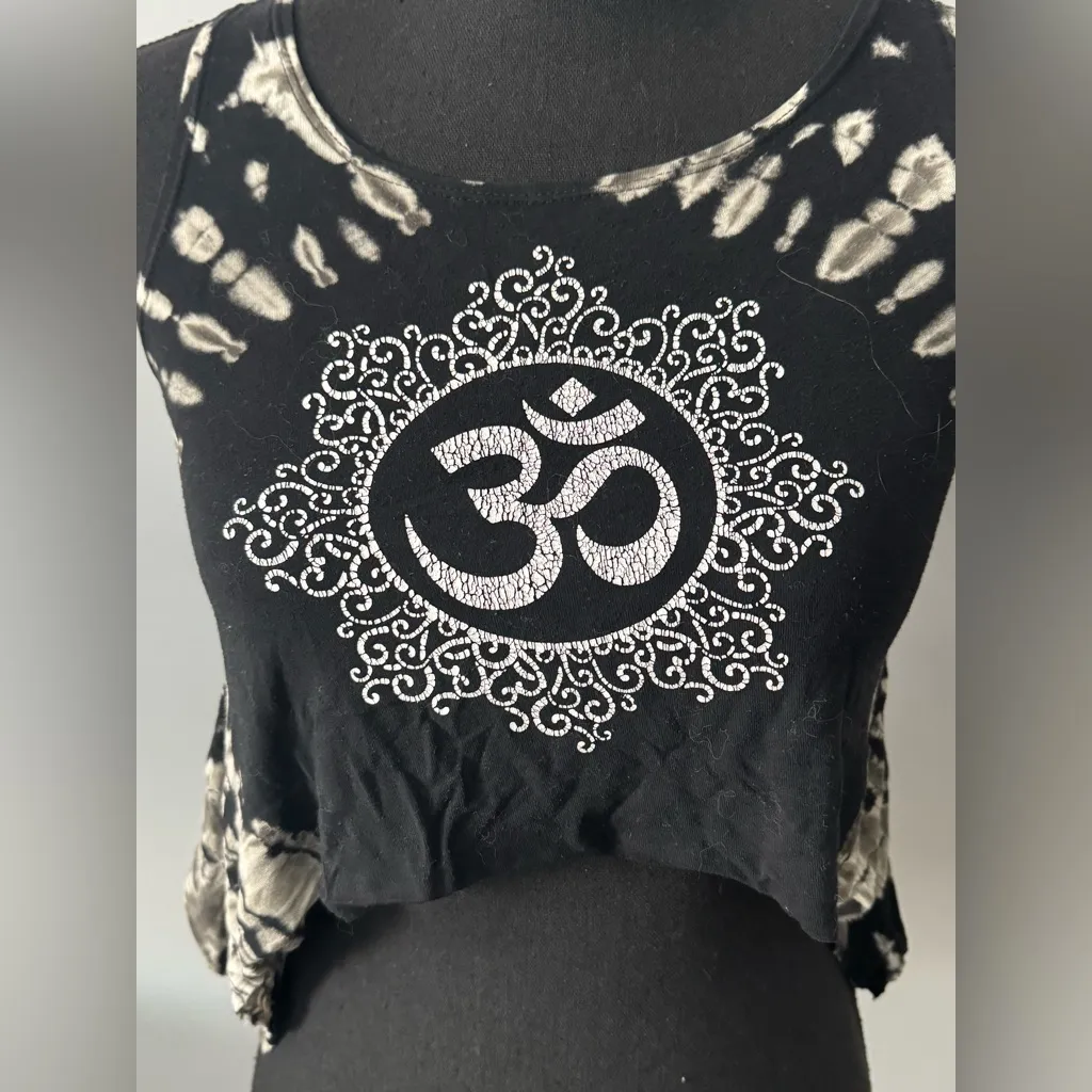 Kathmandu Black and Cream Om Crop Top Size undefined - Image 5
