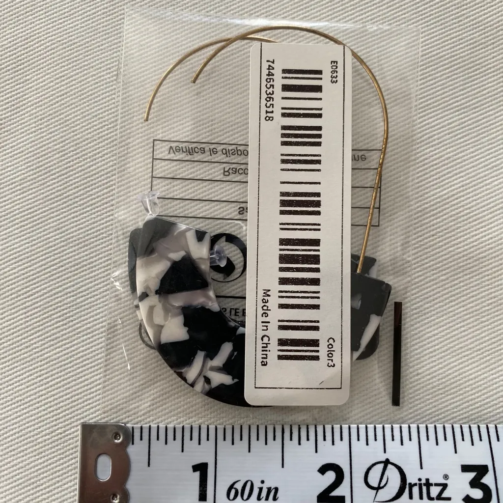 Acrylic‎ Hoop Black & White Earrings Simple Leisure Style - Image 5