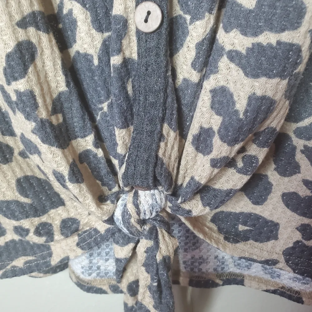 𝅺Waffle Leopard Cold Shoulder Cutout Self Tie Dolman Flutter Sleeves Brown top - Image 7