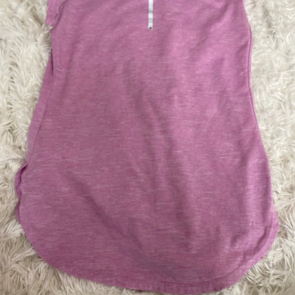 Reebok short sleeve top - Image 3