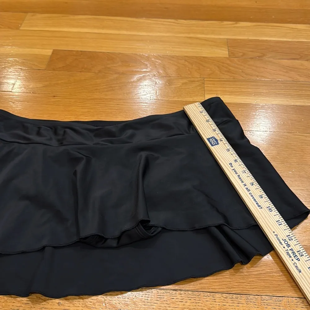 Beach Bump by motherhood maternity black swim skirt size large. - Image 3