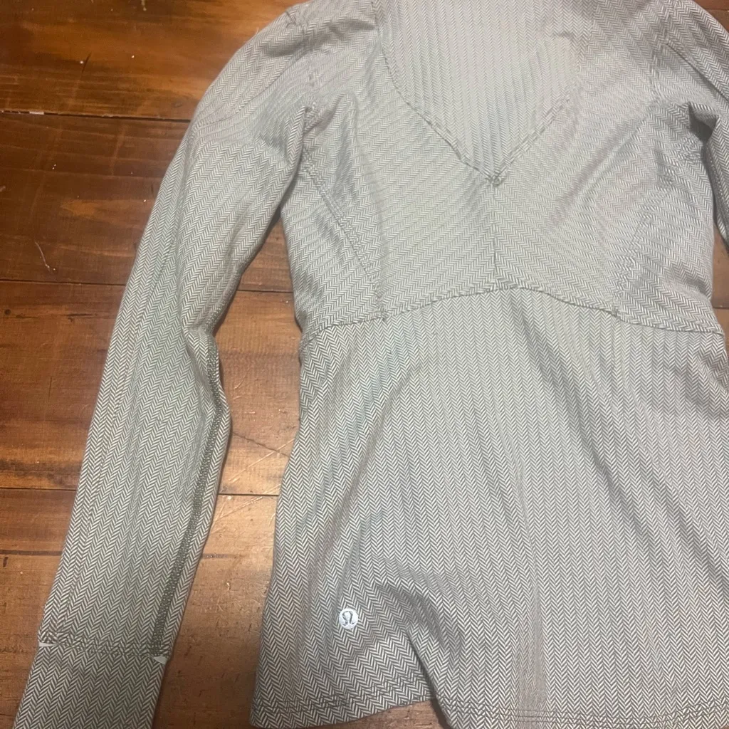 Black and White Herringbone Pattern Jacket - Image 4