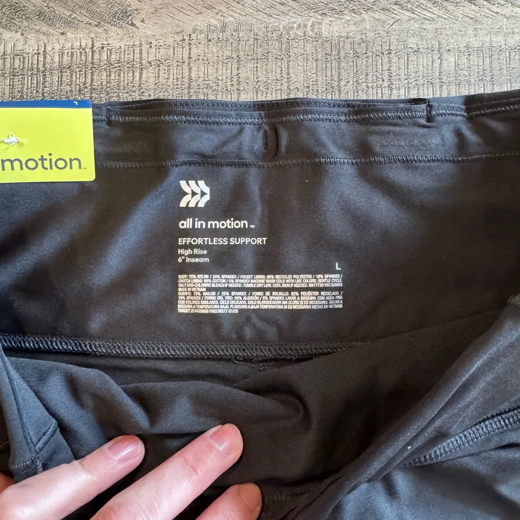 All in Motion 6” biker shorts- size large - Image 8