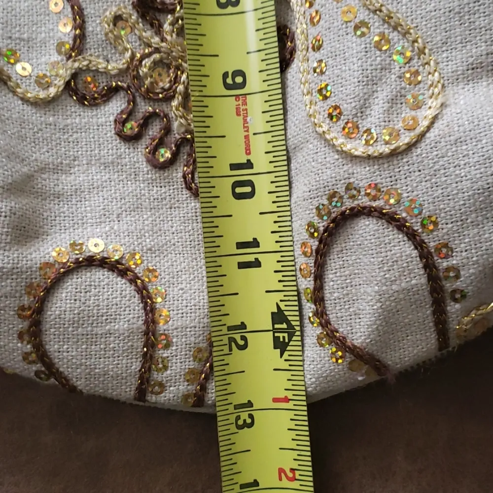 Purse. (B) Gold - Image 11