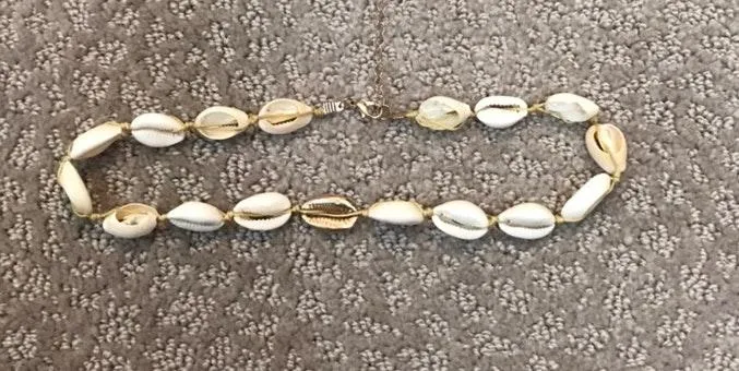 Boutique Shell Necklace - Image 2