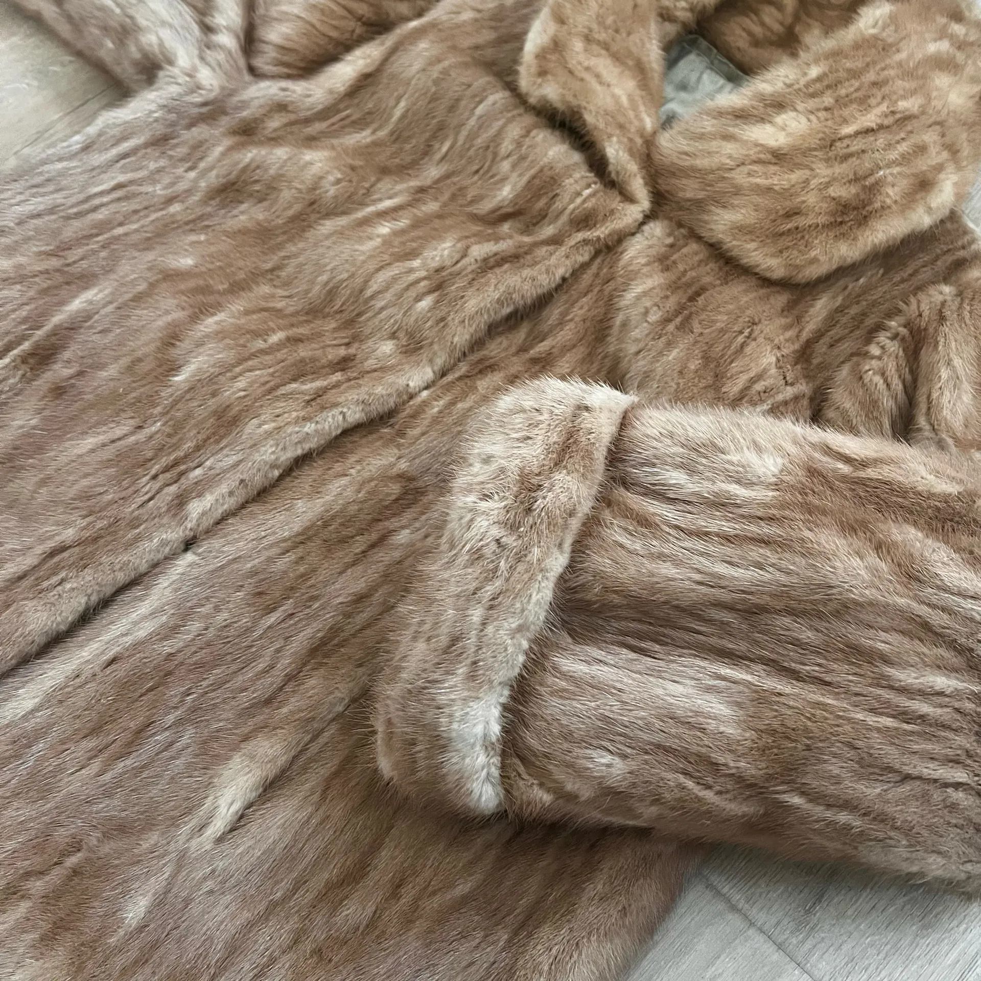 Luxury Fur By Truesdell Genuine Light Brown Mink Coat, 40" Length Mint Vintage Tan Size L - Image 10